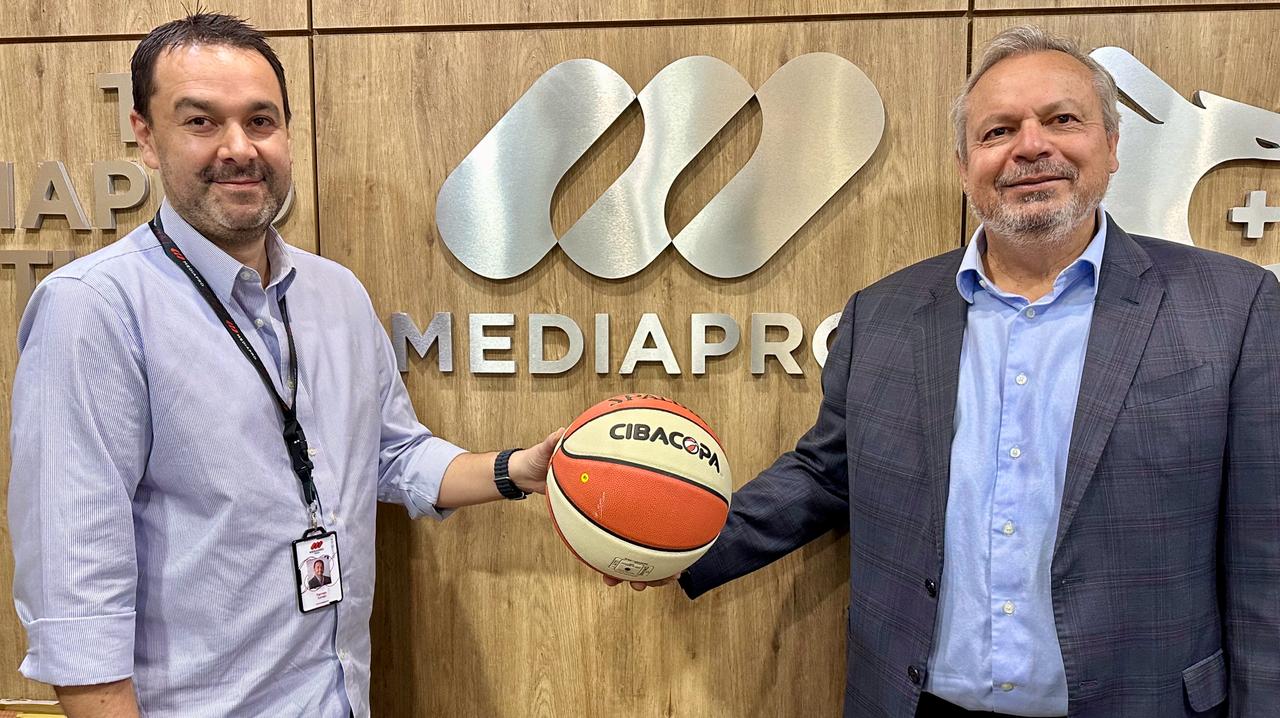 CP Leonardo Félix Ruiz presidente Liga Chevron CIBACOPA. Fernán Zuluaga CEO México-Latam de MEDIAPRO